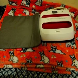Cricut Easy Press 2 with mat